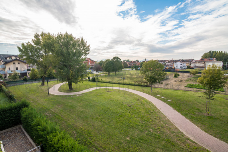 SAN TOMMASO proponiamo in vendita porzione di bifamiliare di circa 140 mq. commerciali, con giard...