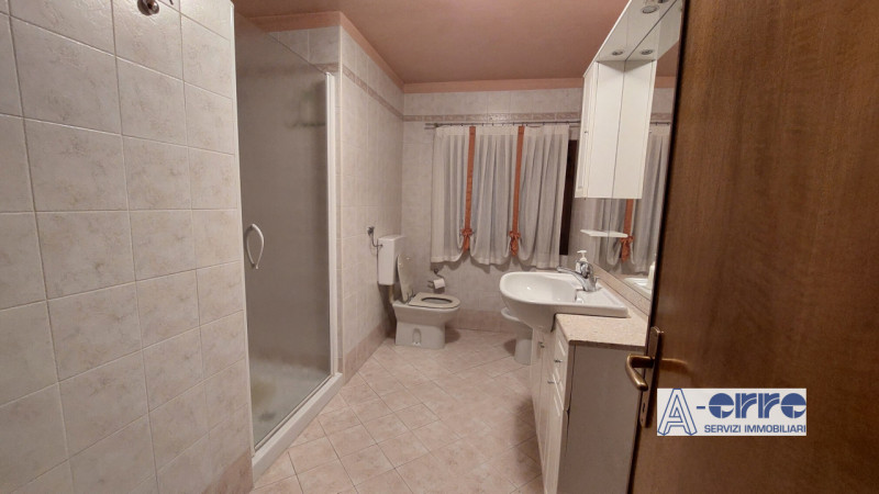 Se state cercando una casa spaziosa e ben tenuta, questa villetta degli anni '80 potrebbe essere ...