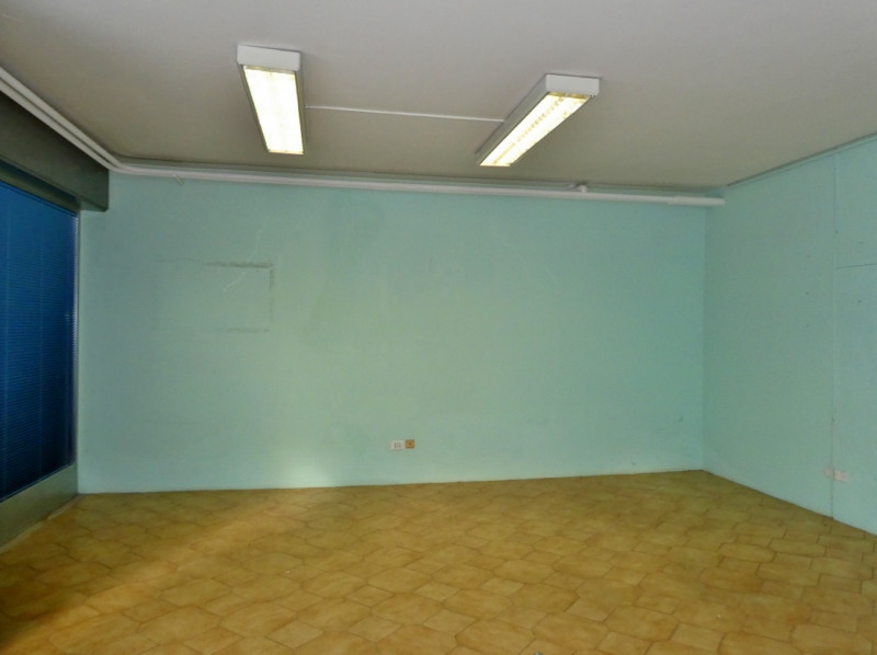 UFFICIO-NEGOZIO VETRINATO AL PIANO TERRA, FRONTE STRADA A VICENZA OVEST - MERCATO NUOVO - Rif. 82...