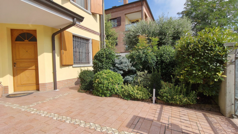 Campagnola Emilia Vendita Bifamiliare