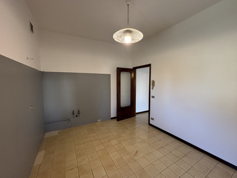 All'interno del quartiere residenziale di San Biagio, in una via di sole villette, proponiamo in ...