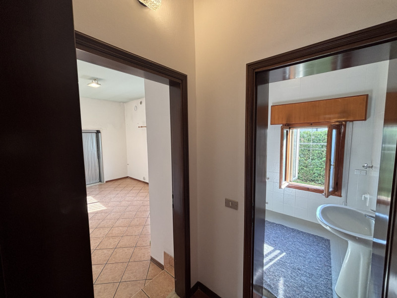 All'interno del quartiere residenziale di San Biagio, in una via di sole villette, proponiamo in ...