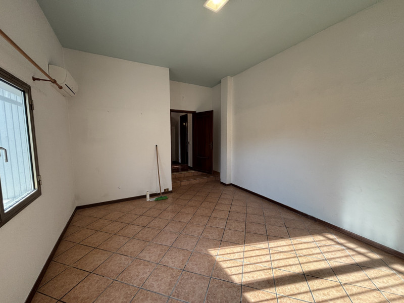 All'interno del quartiere residenziale di San Biagio, in una via di sole villette, proponiamo in ...