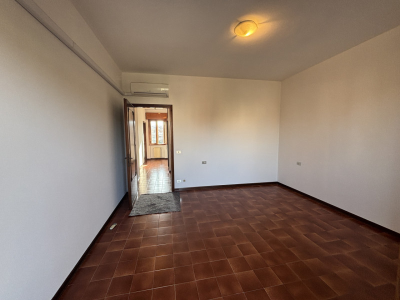 All'interno del quartiere residenziale di San Biagio, in una via di sole villette, proponiamo in ...