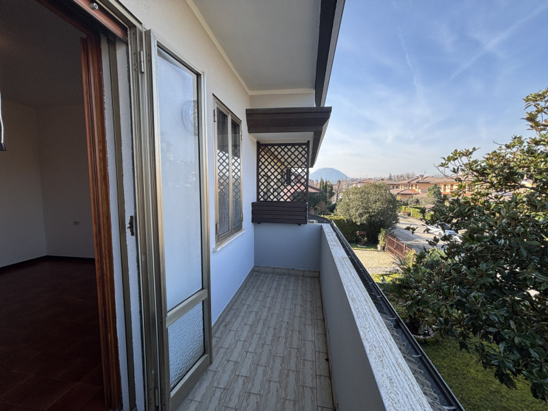 All'interno del quartiere residenziale di San Biagio, in una via di sole villette, proponiamo in ...