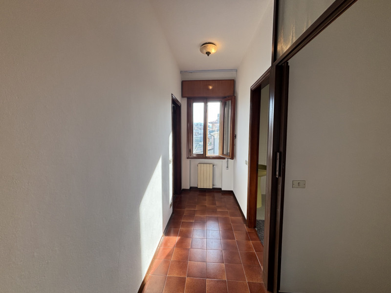 All'interno del quartiere residenziale di San Biagio, in una via di sole villette, proponiamo in ...
