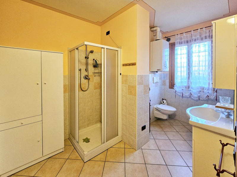 Proponiamo in vendita meravigliosa soluzione indipendente, situata nel centro di Vo'. Questa pala...