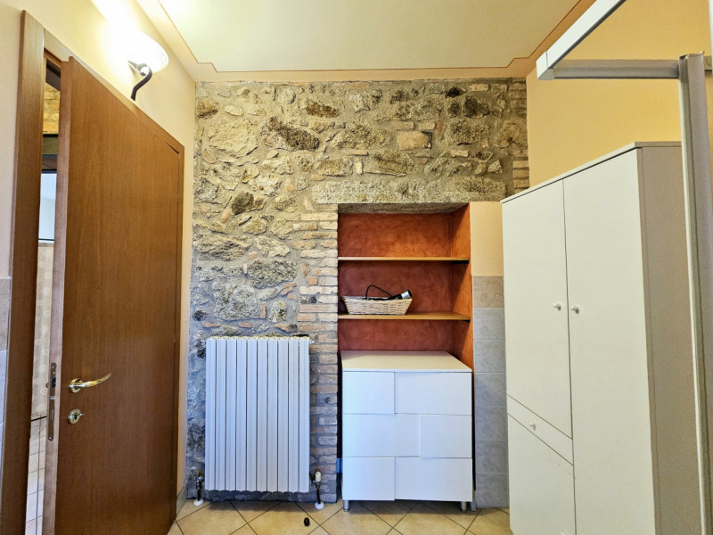 Proponiamo in vendita meravigliosa soluzione indipendente, situata nel centro di Vo'. Questa pala...