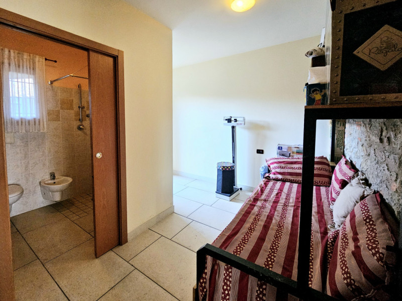 Proponiamo in vendita meravigliosa soluzione indipendente, situata nel centro di Vo'. Questa pala...