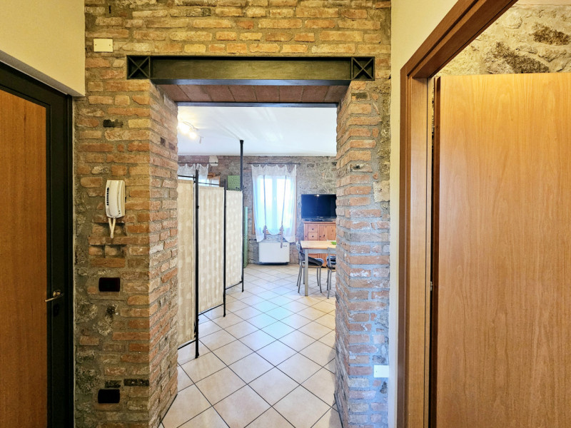 Proponiamo in vendita meravigliosa soluzione indipendente, situata nel centro di Vo'. Questa pala...