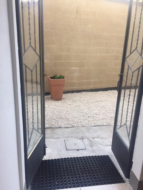 Benvenuti in questo affascinante appartamento quadrilocale situato nel cuore pulsante del Centro ...