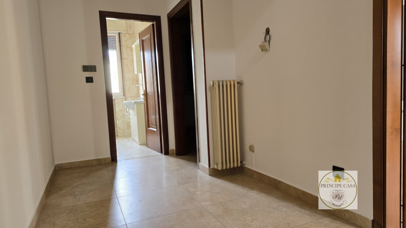 Rif. BE24 - In zona residenziale comodissima al centro ed a tutti i servizi proponiamo gradevole ...