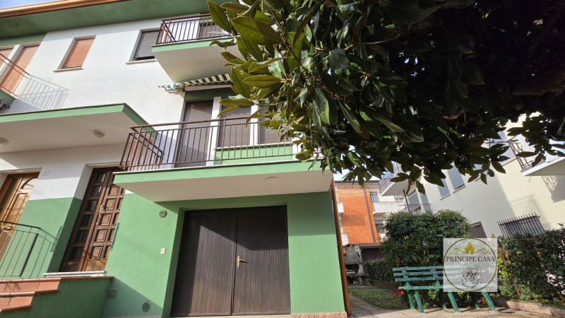 Rif. BE24 - In zona residenziale comodissima al centro ed a tutti i servizi proponiamo gradevole ...