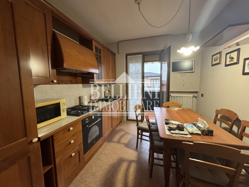 CA' BALBI: In zona comoda alla città proponiamo soluzione in affitto sita al terzo e ultimo piano...