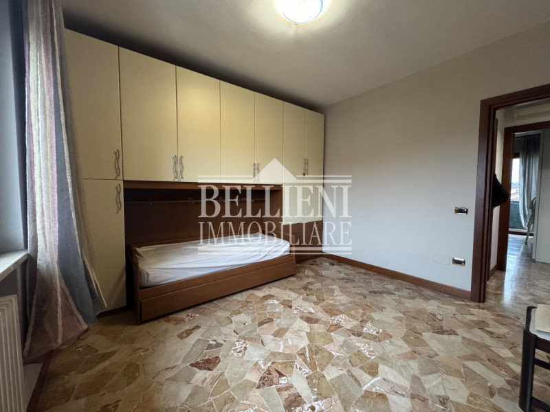 CA' BALBI: In zona comoda alla città proponiamo soluzione in affitto sita al terzo e ultimo piano...