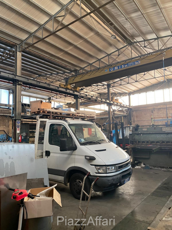 Arzergrande - Vendesi capannone di mq 700 circa, H 7 m sotto catena -capriata, compreso spogliato...