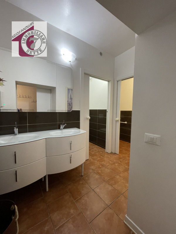 Si propone CENTRO PIAZZOLA SUL BRENTA, all'interno DELLE LOGGE PALLADIANE, STORICA attività di ri...