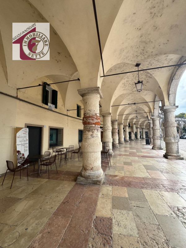 Si propone CENTRO PIAZZOLA SUL BRENTA, all'interno DELLE LOGGE PALLADIANE, STORICA attività di ri...