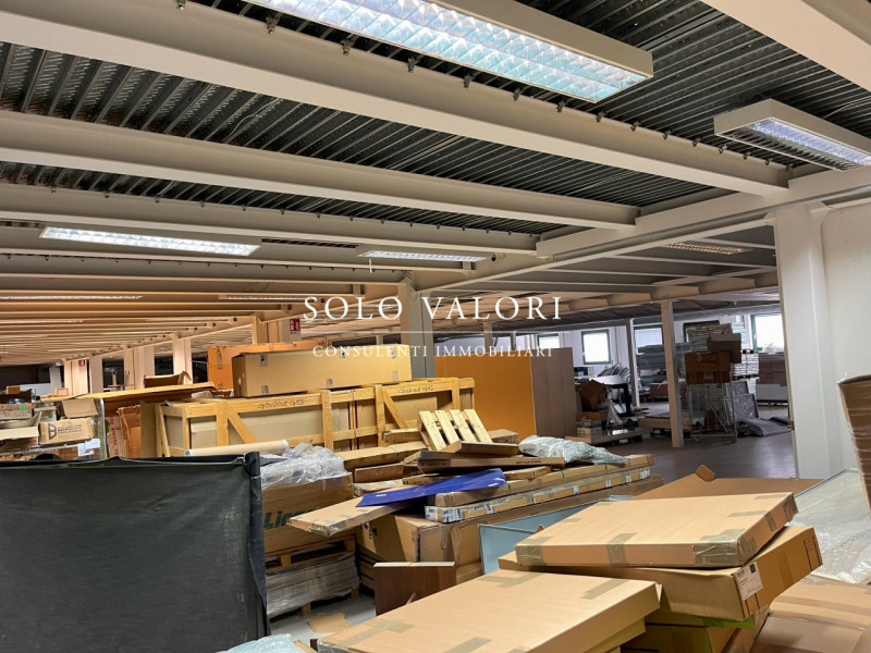 Rif. D203 (per info 393 1710719 Fabrizio). Solo Valori propone in locazione una porzione di un ca...