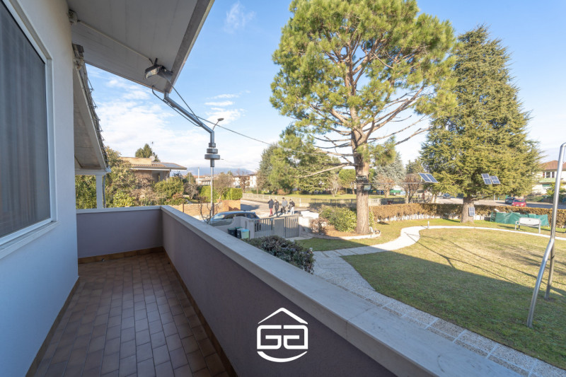 MALO. In una zona residenziale tranquilla e ben abitata proponiamo in vendita una spettacolare vi...