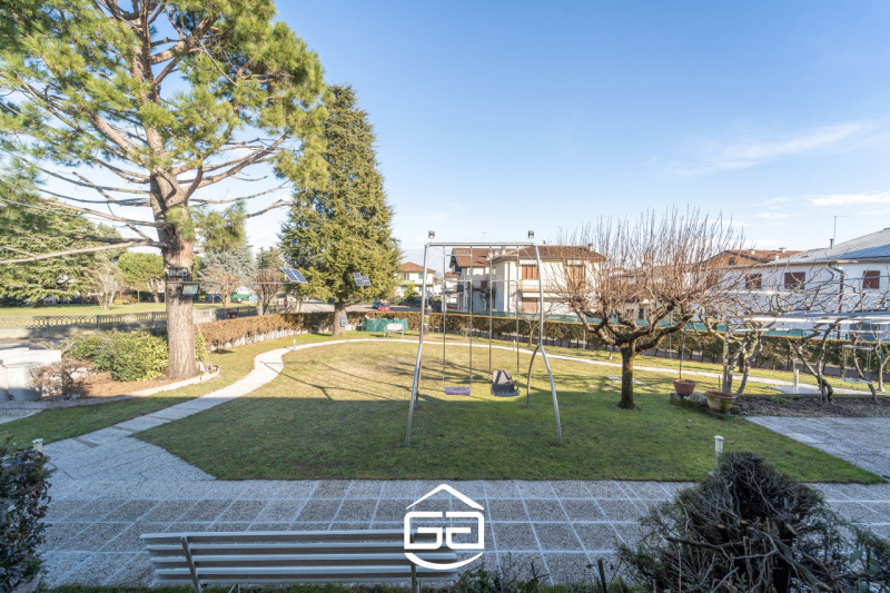 MALO. In una zona residenziale tranquilla e ben abitata proponiamo in vendita una spettacolare vi...