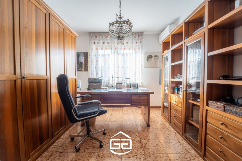 MALO. In una zona residenziale tranquilla e ben abitata proponiamo in vendita una spettacolare vi...