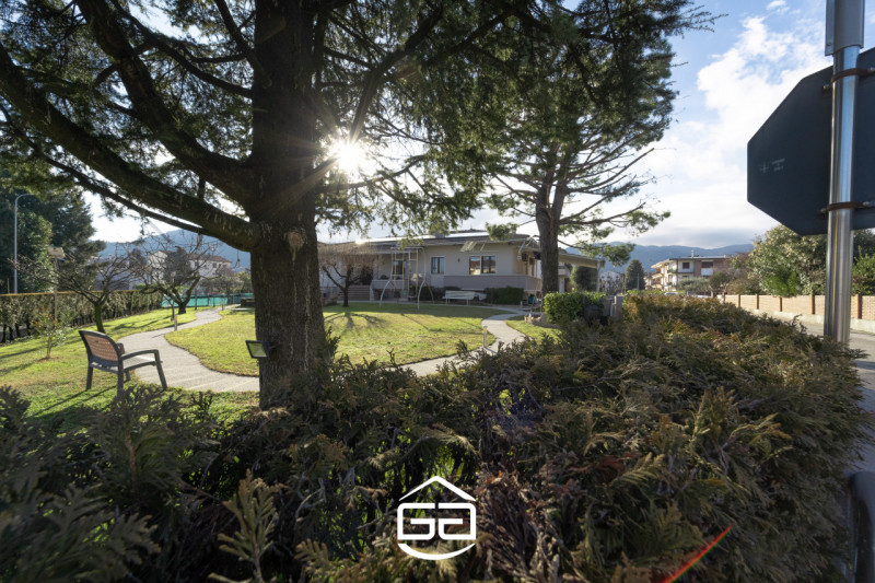 MALO. In una zona residenziale tranquilla e ben abitata proponiamo in vendita una spettacolare vi...