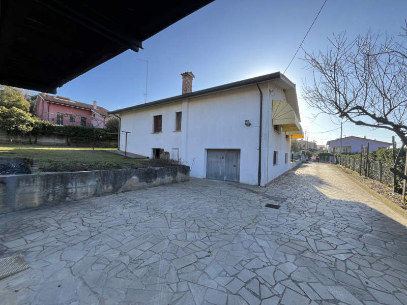 Splendida casa singola terratetto situata nel cuore della zona residenziale di pregio di Rivadolm...