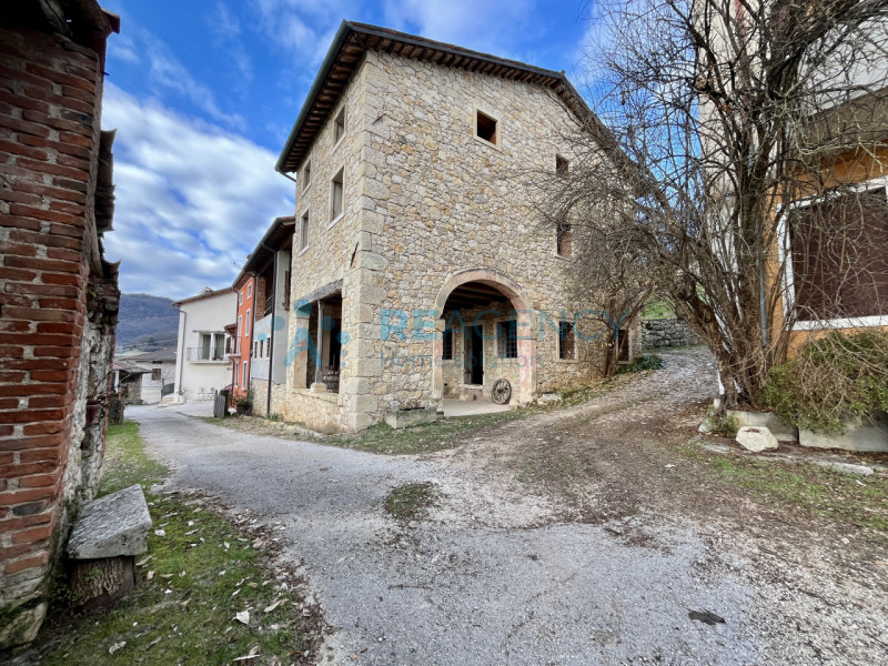 CASTELGOMBERTO - Contrada Fortuna

Stai cercando una casa indipendente in stile rustico con vista...