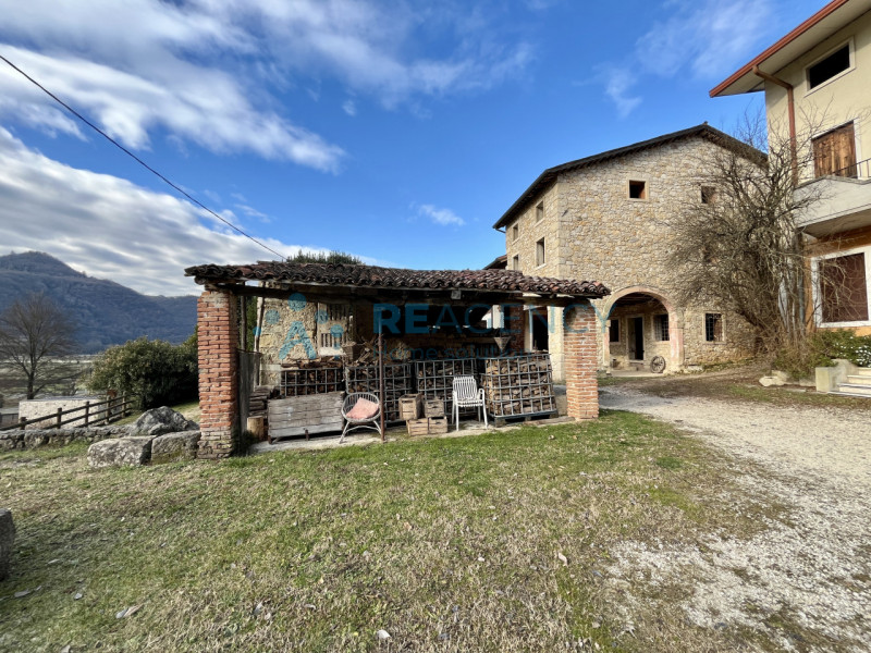 CASTELGOMBERTO - Contrada Fortuna

Stai cercando una casa indipendente in stile rustico con vista...