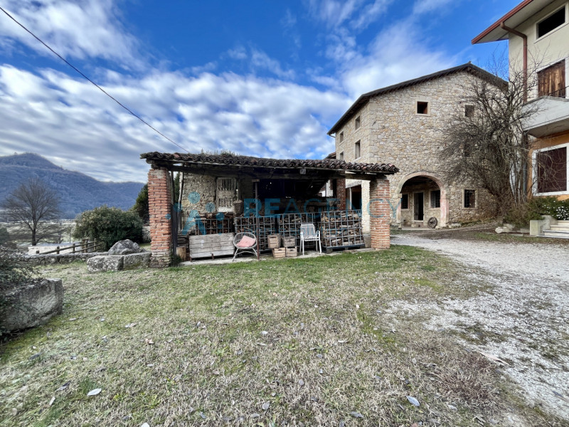 CASTELGOMBERTO - Contrada Fortuna

Stai cercando una casa indipendente in stile rustico con vista...