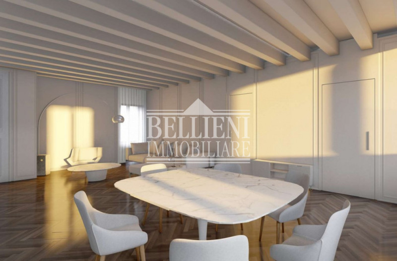 CENTRO STORICO - Nel cuore della città, a pochi passi da Piazza dei Signori, proponiamo in vendit...