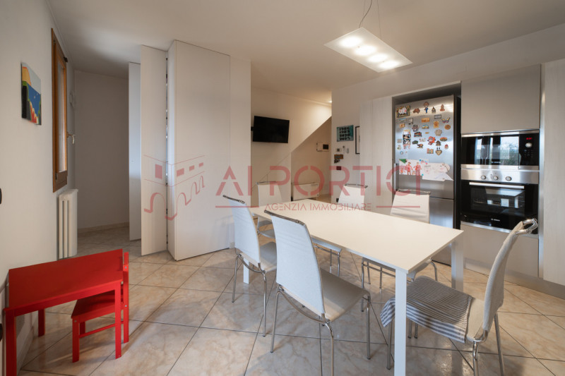 PIOVE DI SACCO zona Sant'Anna - APPARTAMENTO disposto su 2 piani, in zona residenziale comoda al ...