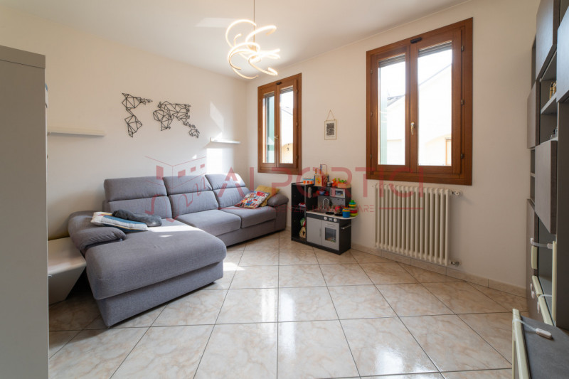 PIOVE DI SACCO zona Sant'Anna - APPARTAMENTO disposto su 2 piani, in zona residenziale comoda al ...