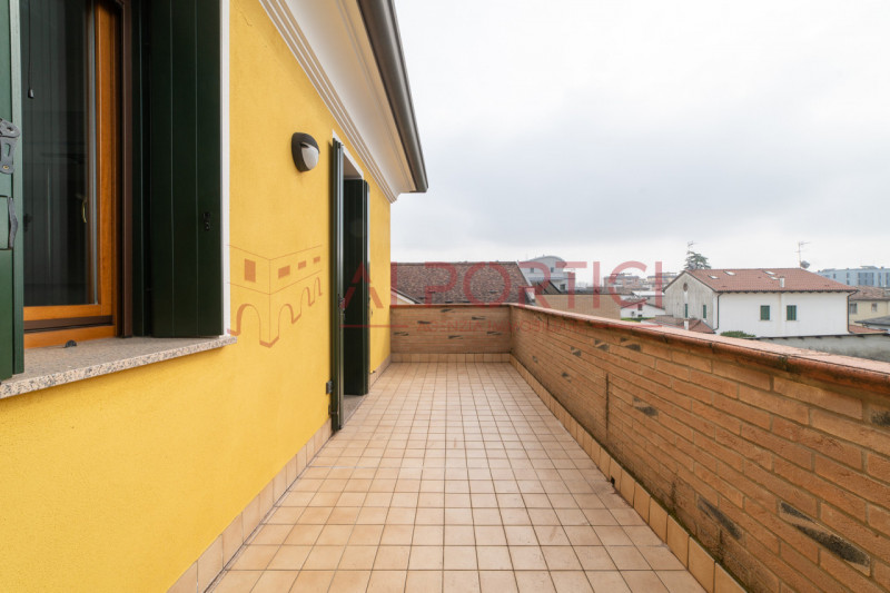 PIOVE DI SACCO zona Sant'Anna - APPARTAMENTO disposto su 2 piani, in zona residenziale comoda al ...