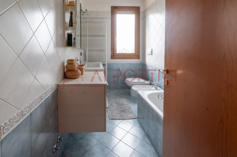 PIOVE DI SACCO zona Sant'Anna - APPARTAMENTO disposto su 2 piani, in zona residenziale comoda al ...