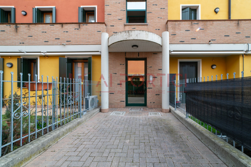 PIOVE DI SACCO zona Sant'Anna - APPARTAMENTO disposto su 2 piani, in zona residenziale comoda al ...