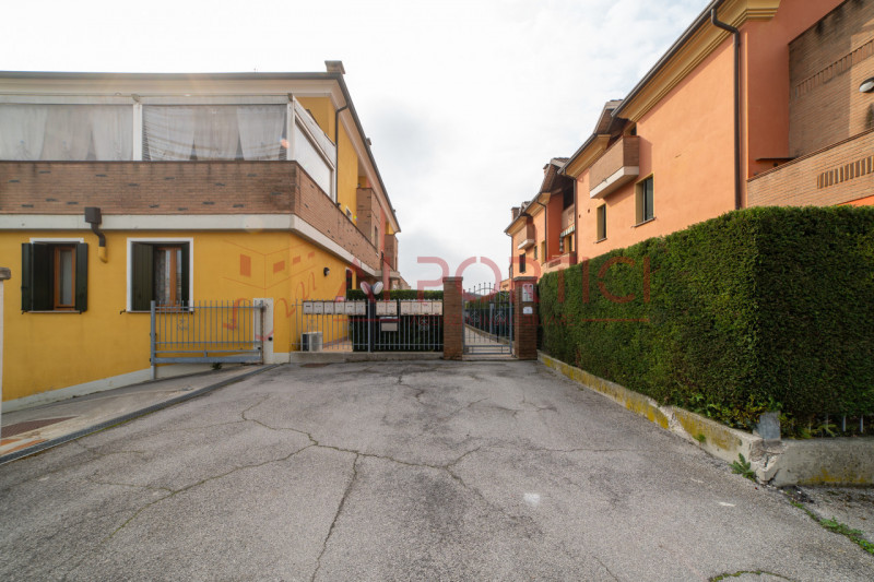PIOVE DI SACCO zona Sant'Anna - APPARTAMENTO disposto su 2 piani, in zona residenziale comoda al ...