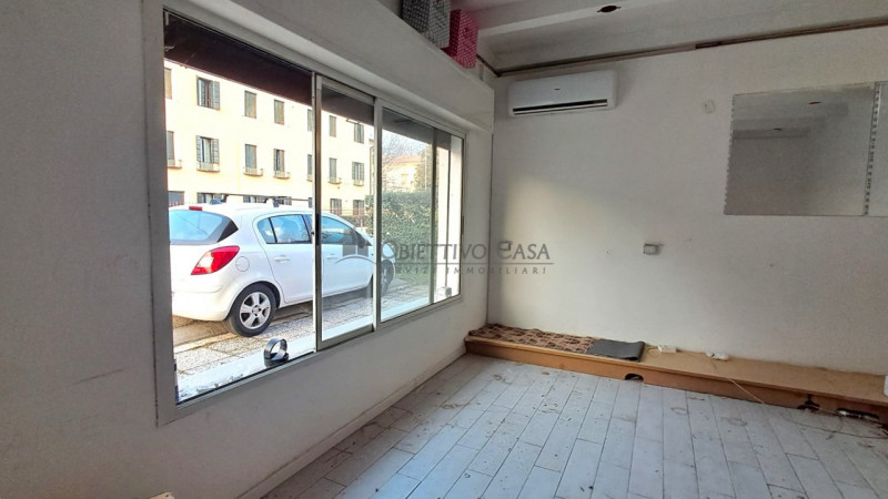 Rif. DO65 – DOLO – Locale commerciale 

Situato in una posizione strategica, su strada di forte p...