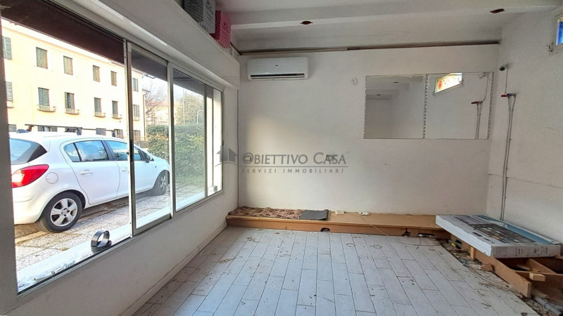 Rif. DO65 – DOLO – Locale commerciale 

Situato in una posizione strategica, su strada di forte p...