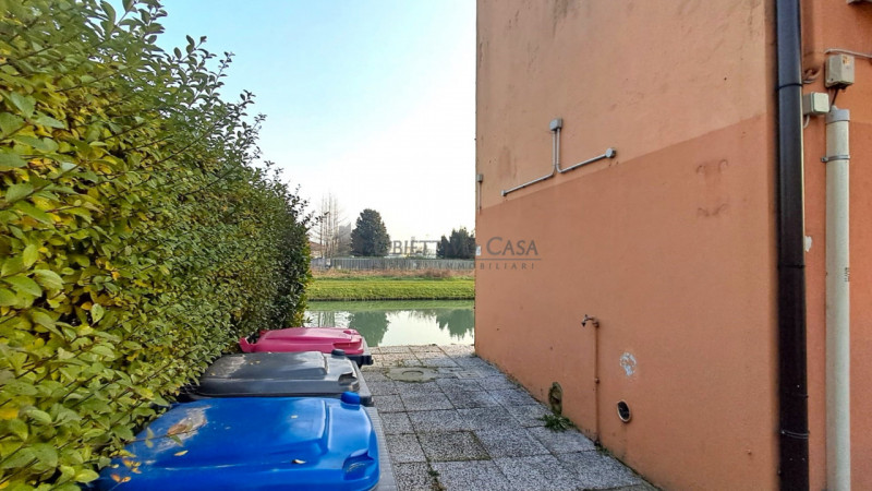 Rif. DO70 – DOLO – Locale commerciale

Situato in una posizione strategica, su strada di forte pa...