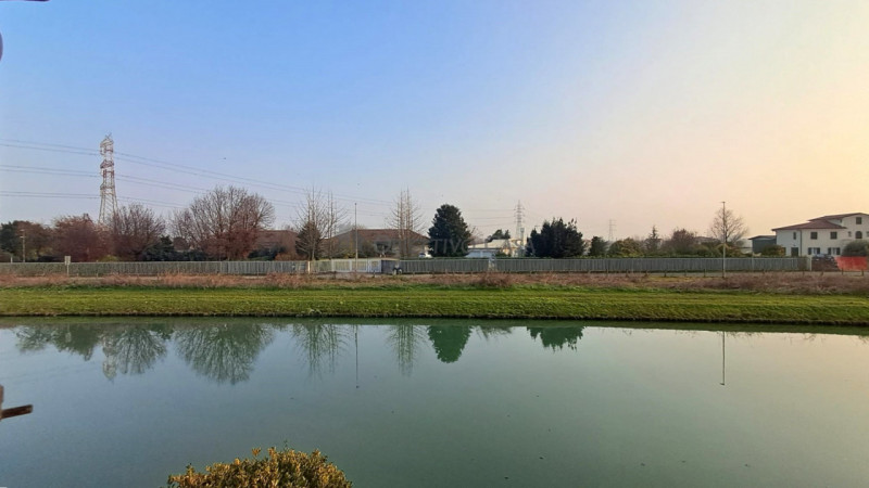 Rif. DO70 – DOLO – Locale commerciale

Situato in una posizione strategica, su strada di forte pa...