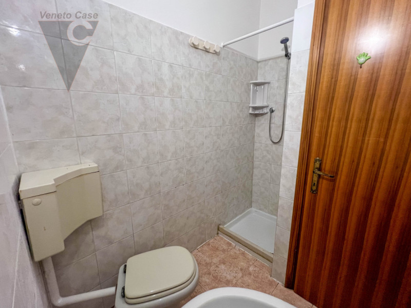 Proponiamo in vendita appartamento posto al primo di una palazzina composta da solo 8 unità. L’im...