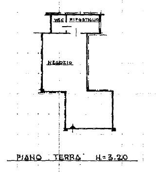 Proponiamo in vendita un negozio di 46 mq, situato al piano terra, accompagnato da un pratico rip...