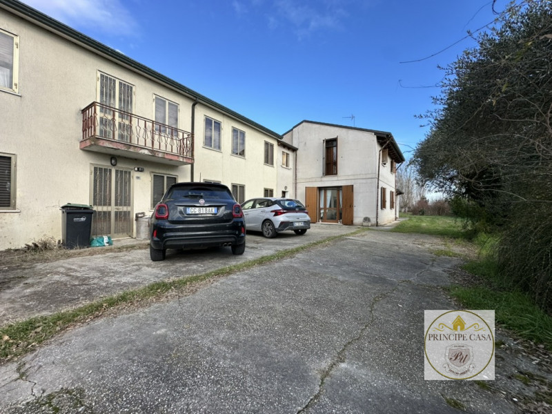 Riferimento immobile: AS101

A Carceri, impossibilità del centro cittadino, proponiamo proprietà ...