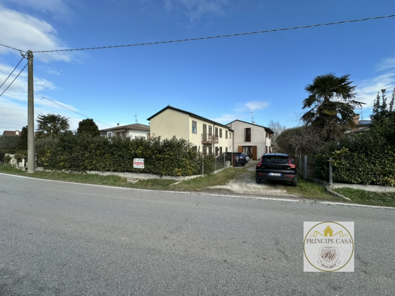 Riferimento immobile: AS101

A Carceri, impossibilità del centro cittadino, proponiamo proprietà ...