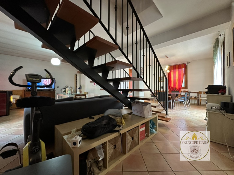 Riferimento immobile: AS101

A Carceri, impossibilità del centro cittadino, proponiamo proprietà ...