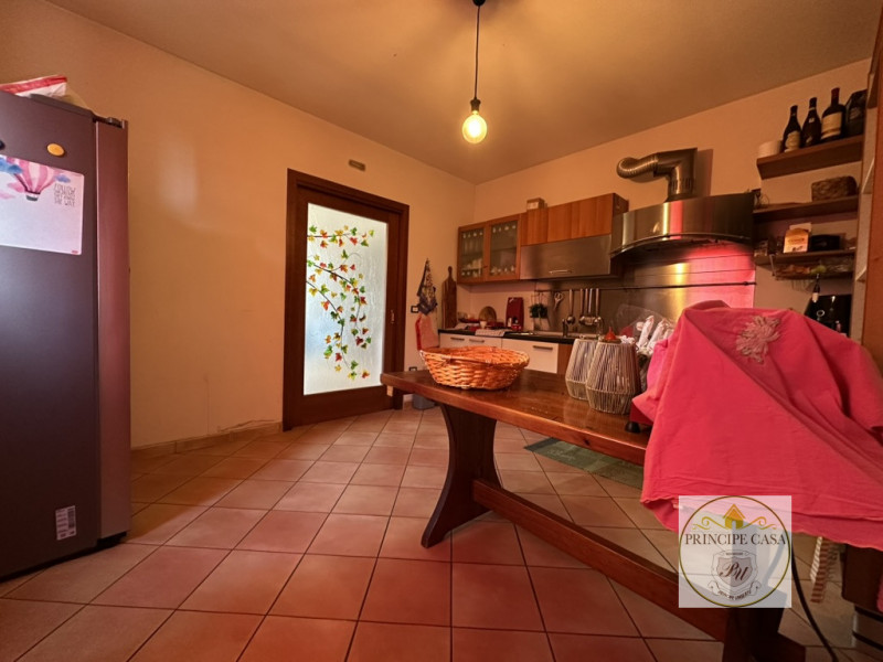 Riferimento immobile: AS101

A Carceri, impossibilità del centro cittadino, proponiamo proprietà ...