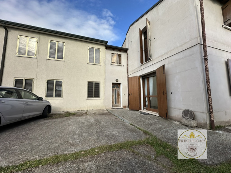 Riferimento immobile: AS101

A Carceri, impossibilità del centro cittadino, proponiamo proprietà ...