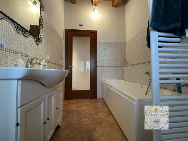 Riferimento immobile: AS101

A Carceri, impossibilità del centro cittadino, proponiamo proprietà ...